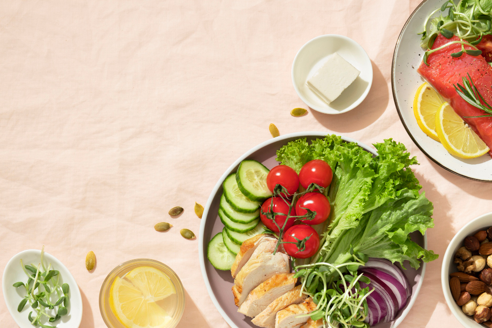 Susunan makanan sehat untuk DASH diet dengan sayuran, buah-buahan, dan kacang-kacangan
