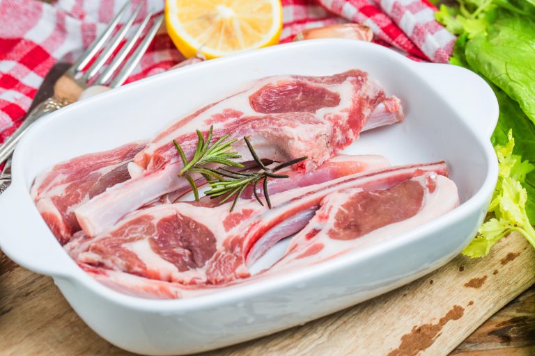 Read more about the article Benarkah Daging Kambing Bisa Meningkatkan Kolesterol?